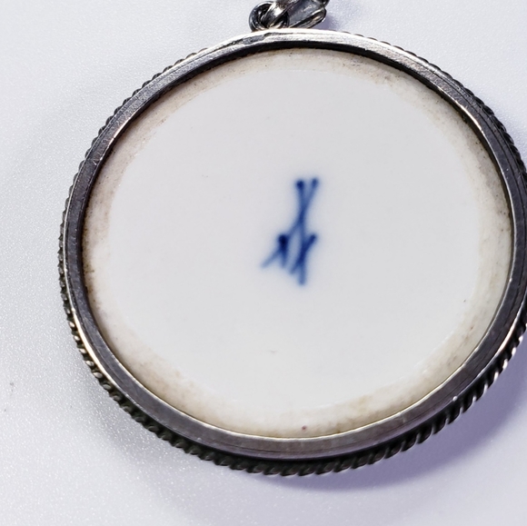 Vintage Sterling Silver Floral Bezel Set Style Porcelain Pendant. - Picture 3 of 4